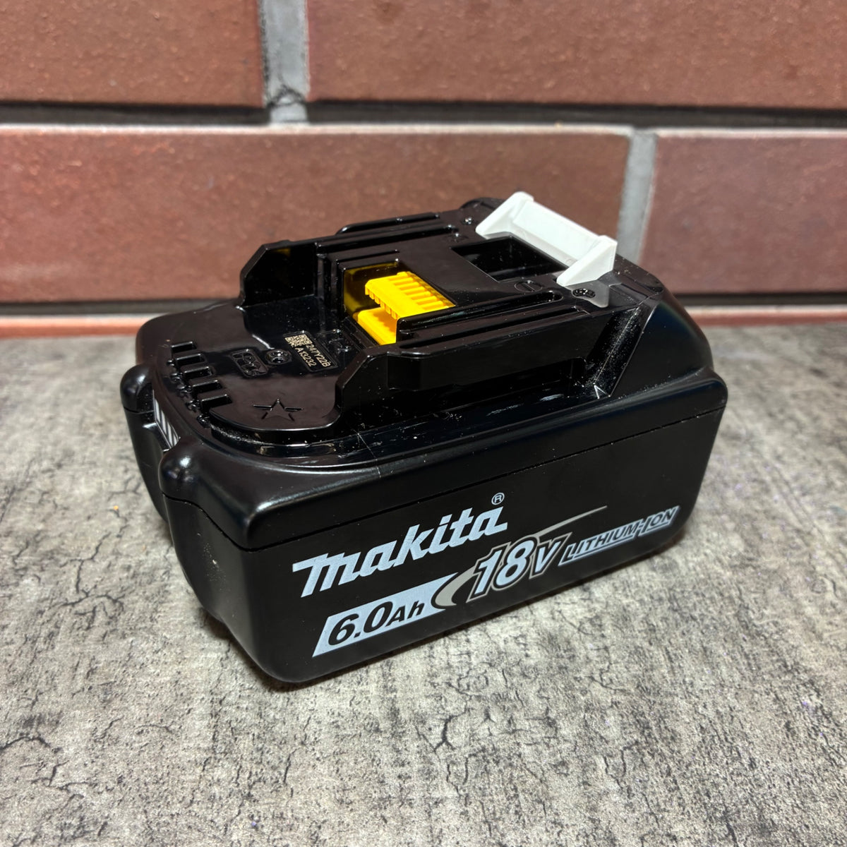 リチウムイオンバッテリー 18V/6.0Ah BL1860B 【市川行徳店】