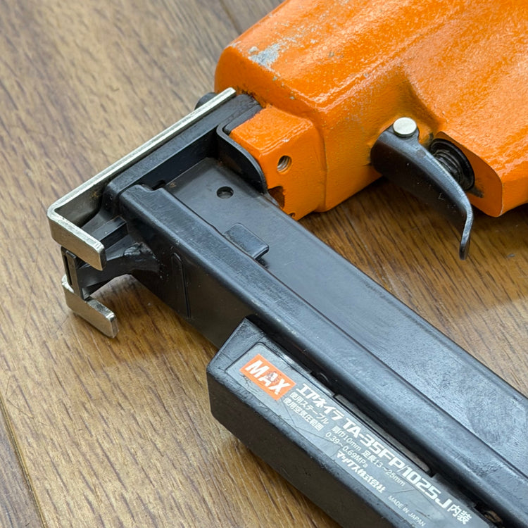 打ち込み動作良好  幅10mm 常圧ステープル用エアネイラ エアタッカ TA-35FP/425J 【リライズ蓮田店】