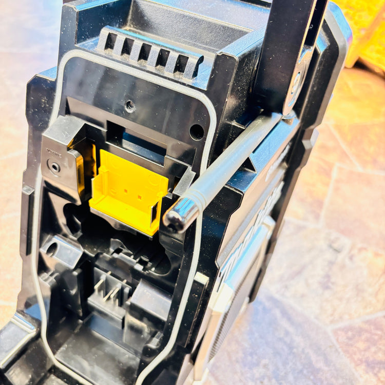 ◆マキタ(makita) コードレスラジオ MR108B 【越谷店】