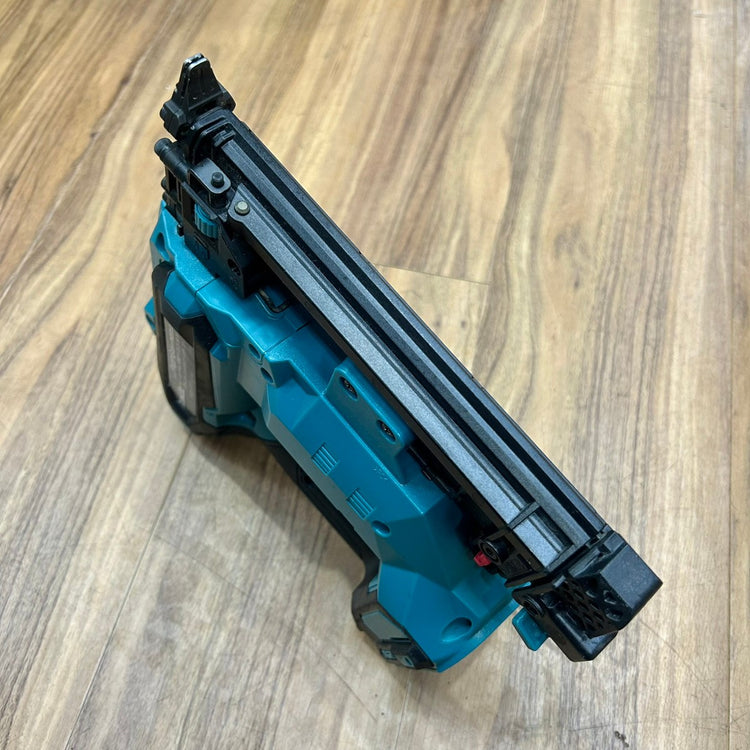 美品 マキタ(makita) 40V コードレスフィニッシュネイラ FN001GZ 本体のみ 【船橋馬込店】