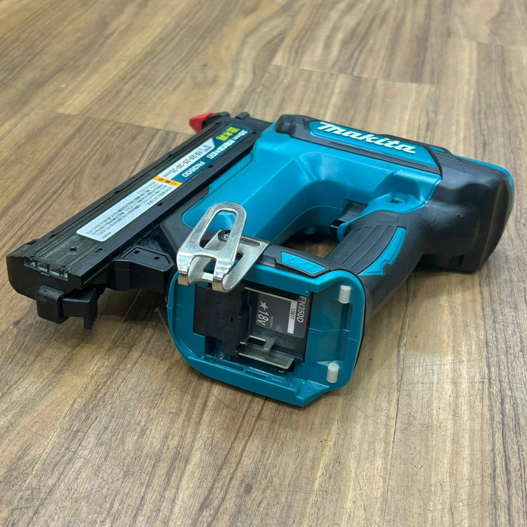 美品 マキタ (makita) コードレスフィニッシュネイラ FN350DZ 本体のみ 充電式面木釘打 18V 【船橋馬込店】