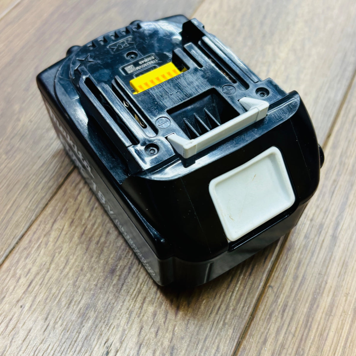 【コンパクト便】純正品  リチウムイオンバッテリー 18V/3.0Ah BL1830B 【リライズ蓮田店】