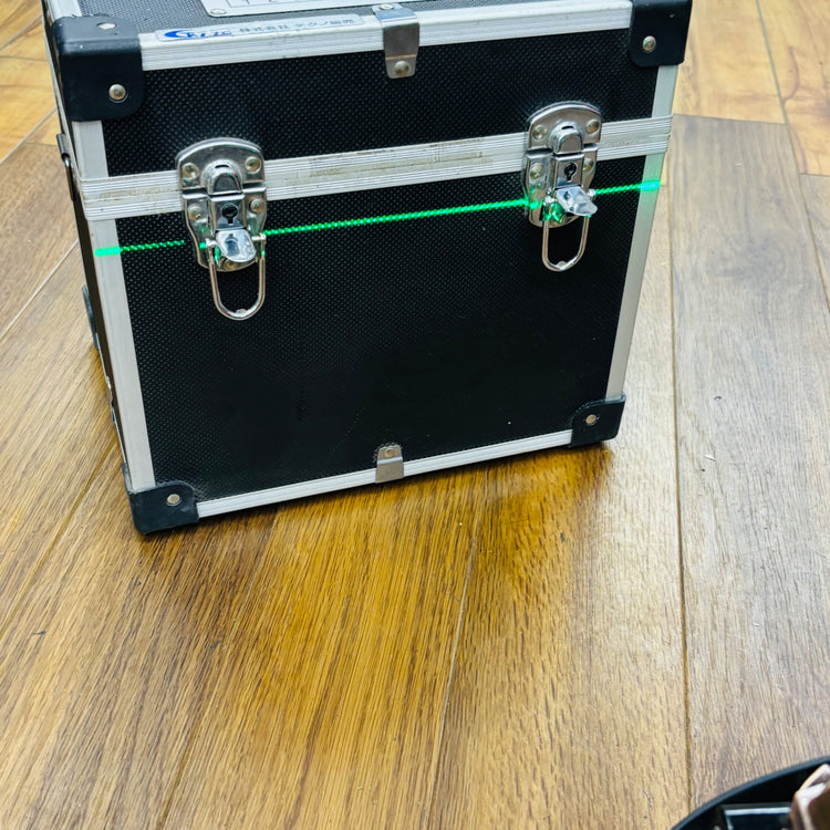 動作確認済 電子制御グリーンラインレーザー LST-YG97X 受光器無【リライズ蓮田店】