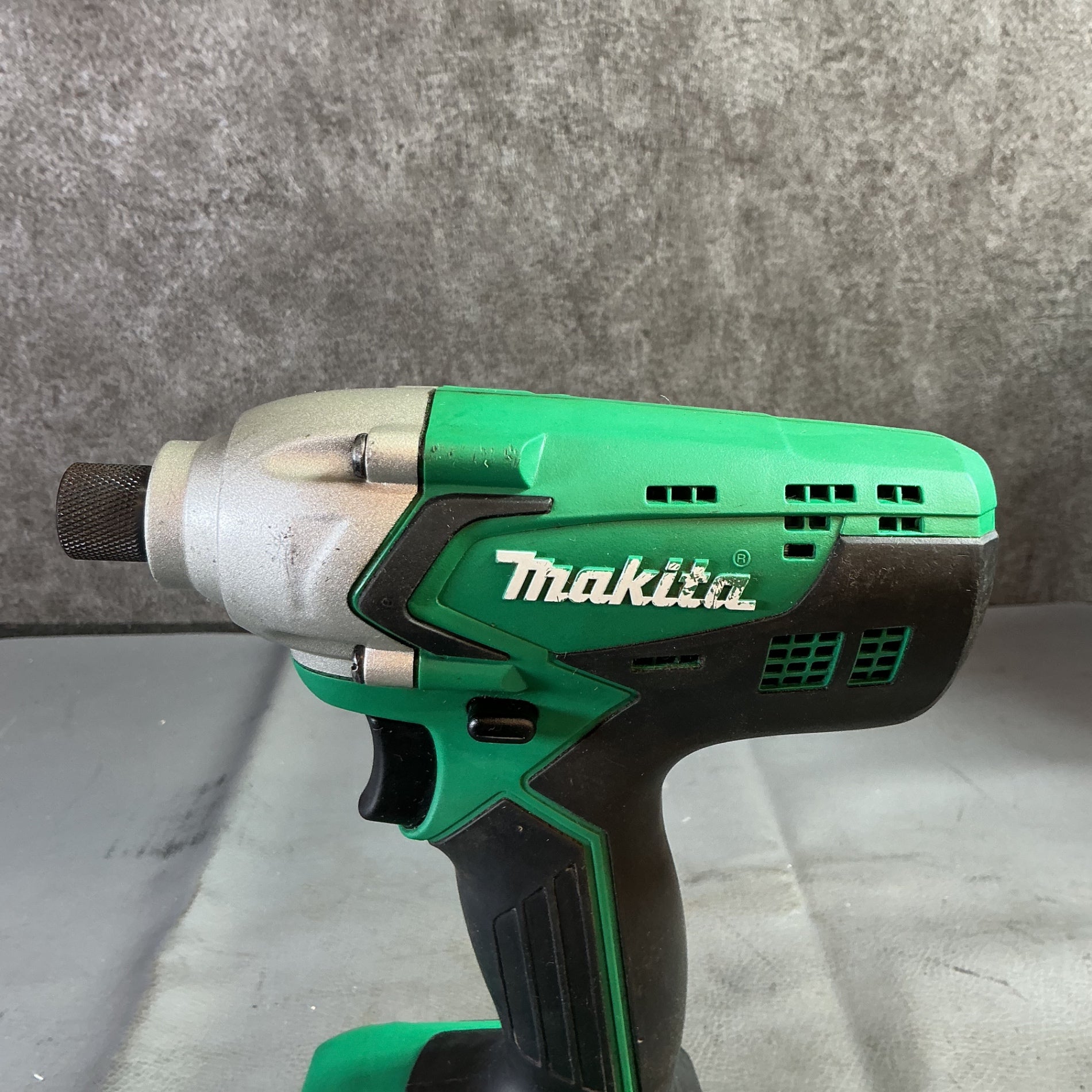 【中古】マキタ M695D 充電式インパクトドライバー  【越谷店】