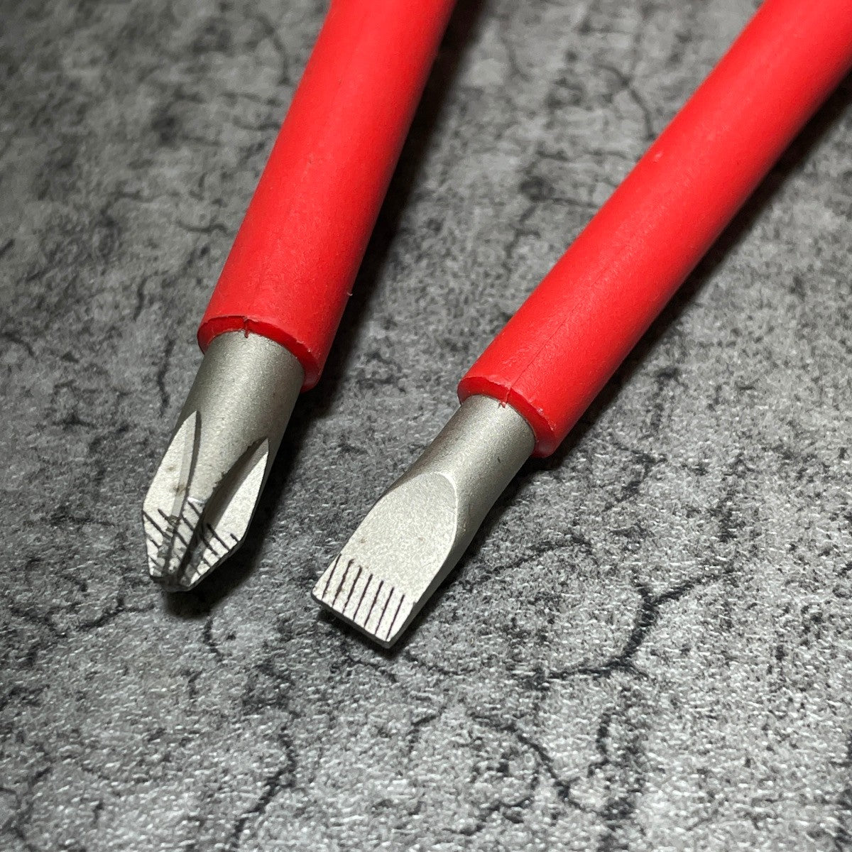 絶縁ドライバー 2本セット 162i(PH 2×100mm)+160i(1.0x5.5x125)