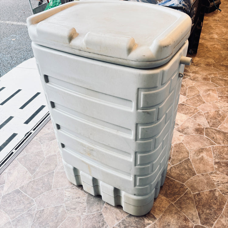 ※店頭引取限定　タキロン 雨水タンク 雨水貯留タンク　雨音くん架台付き２００L 【越谷店】