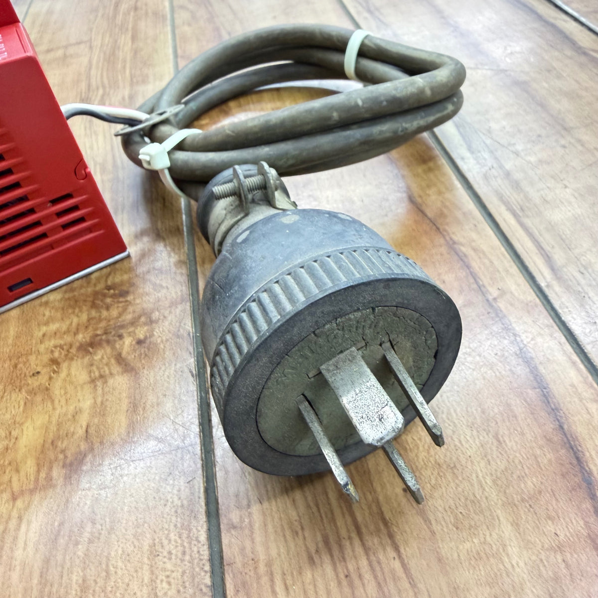 実動作未確認 簡単・小形インバータ VF-nC3 【リライズ蓮田店】