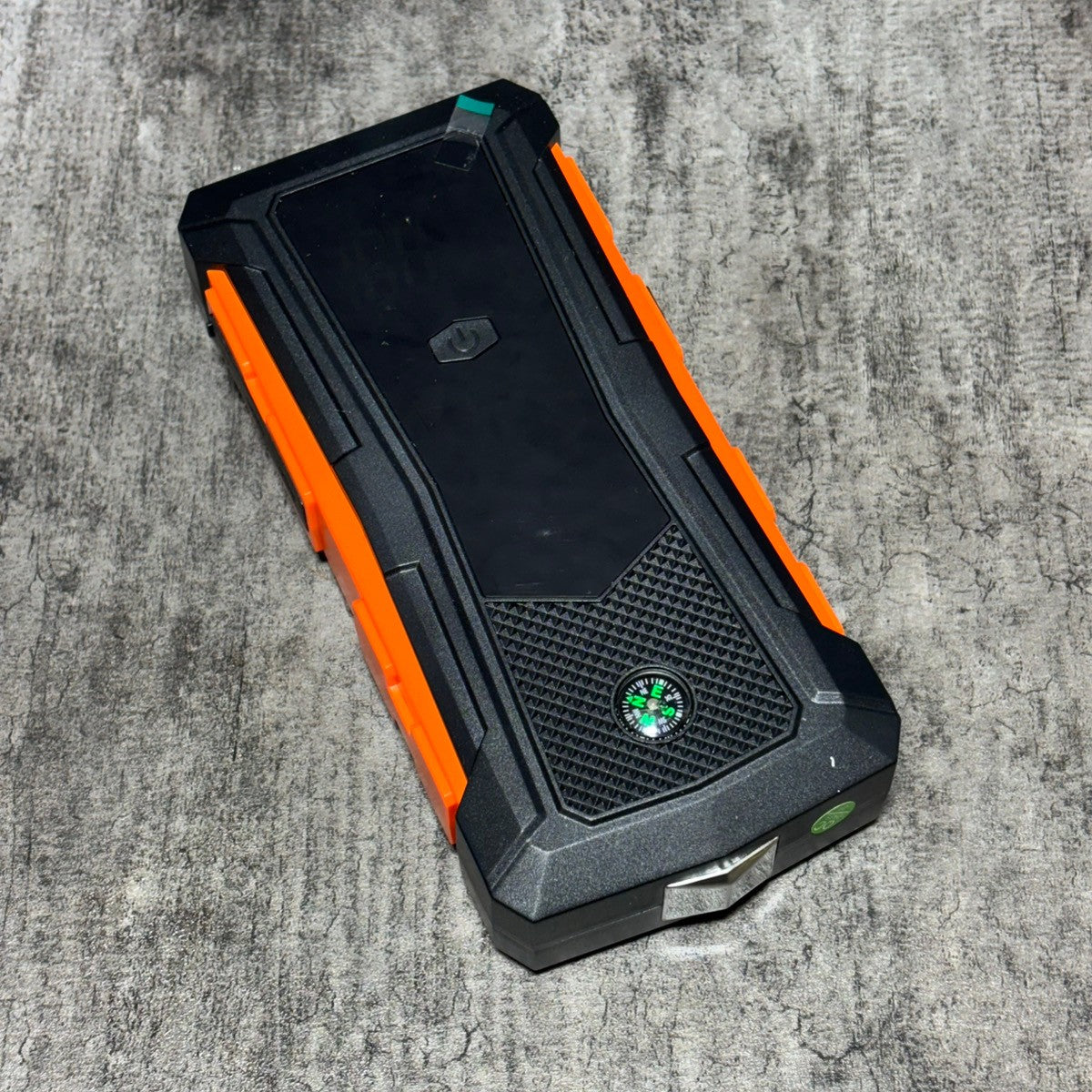 メーカー不明 ジャンプスターター 12V車用 エンジンスターター ピーク電流2000A 車緊急始動 最大7.0Lガソリン 2Lディーゼル車対応 モバイルバッテリー機能 安全保護機能搭載 LED緊急ライト搭載 羅針盤  (オレンジ,16000mAh) 【市川行徳店】