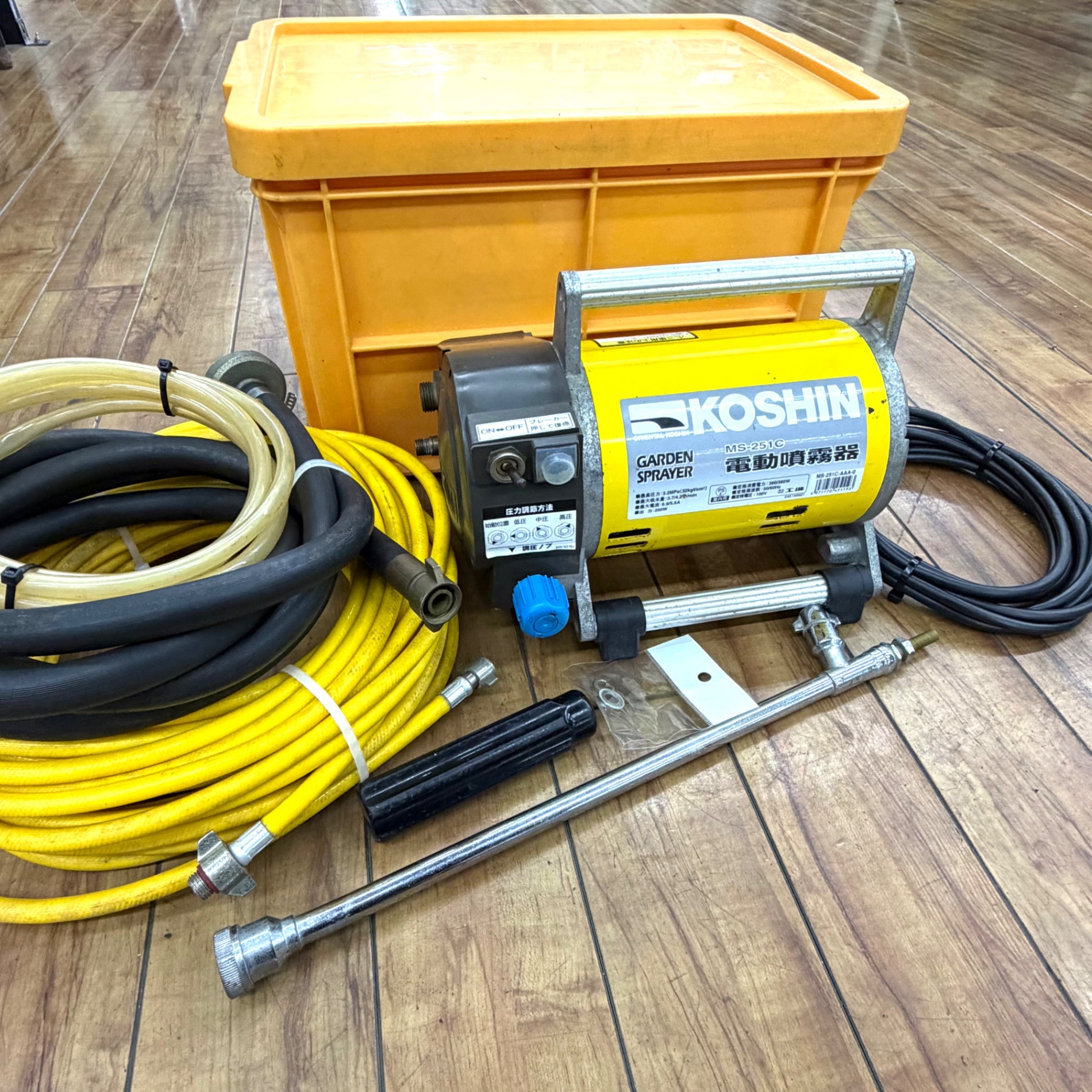 噴霧動作良好 工進(KOSHIN) 電動噴霧器 ガーデンスプレイヤー MS-251C 【リライズ蓮田店】