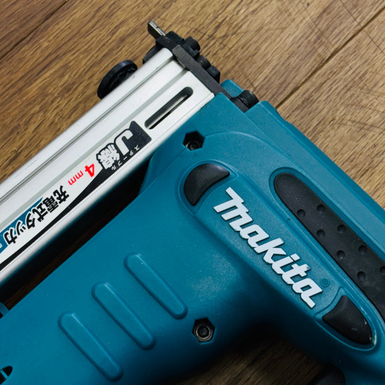 14.4V 肩幅4mm 充電式タッカ ST420D 本体のみ【リライズ蓮田店】