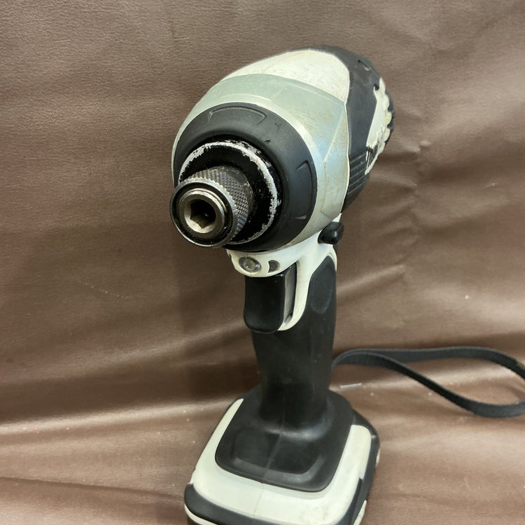 【中古品※本体のみ】 マキタ(makita) コードレスインパクトドライバー TD146DX2W 【越谷店】