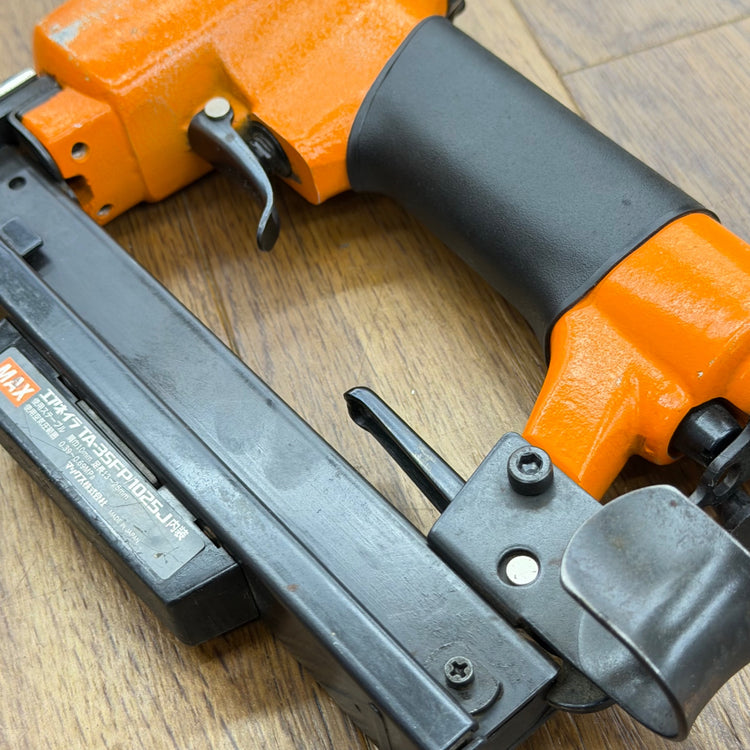 打ち込み動作良好  幅10mm 常圧ステープル用エアネイラ エアタッカ TA-35FP/425J 【リライズ蓮田店】