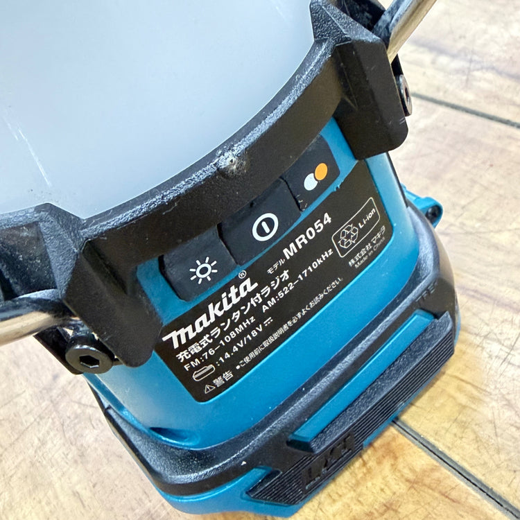 程度良好 マキタ(makita) 14.4V/18V コードレスランタン付きラジオ MR054 【リライズ蓮田店】