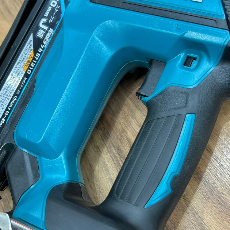 ◆マキタ(makita) コードレスタッカー ST121DZK 【船橋馬込店】