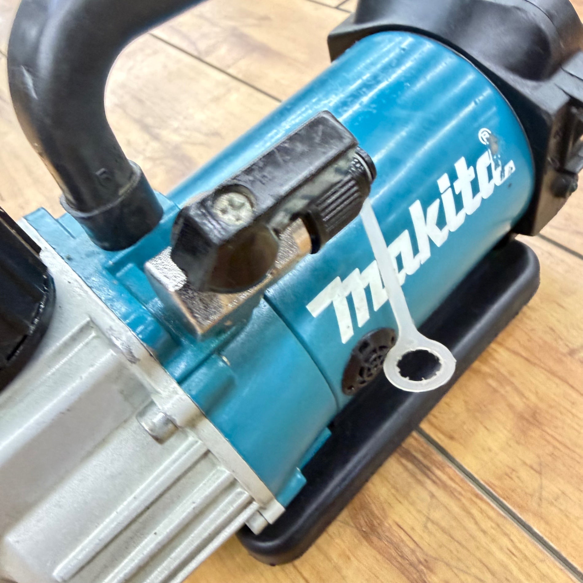動作良好 18V 充電式真空ポンプ VP180DZ 【リライズ蓮田店】