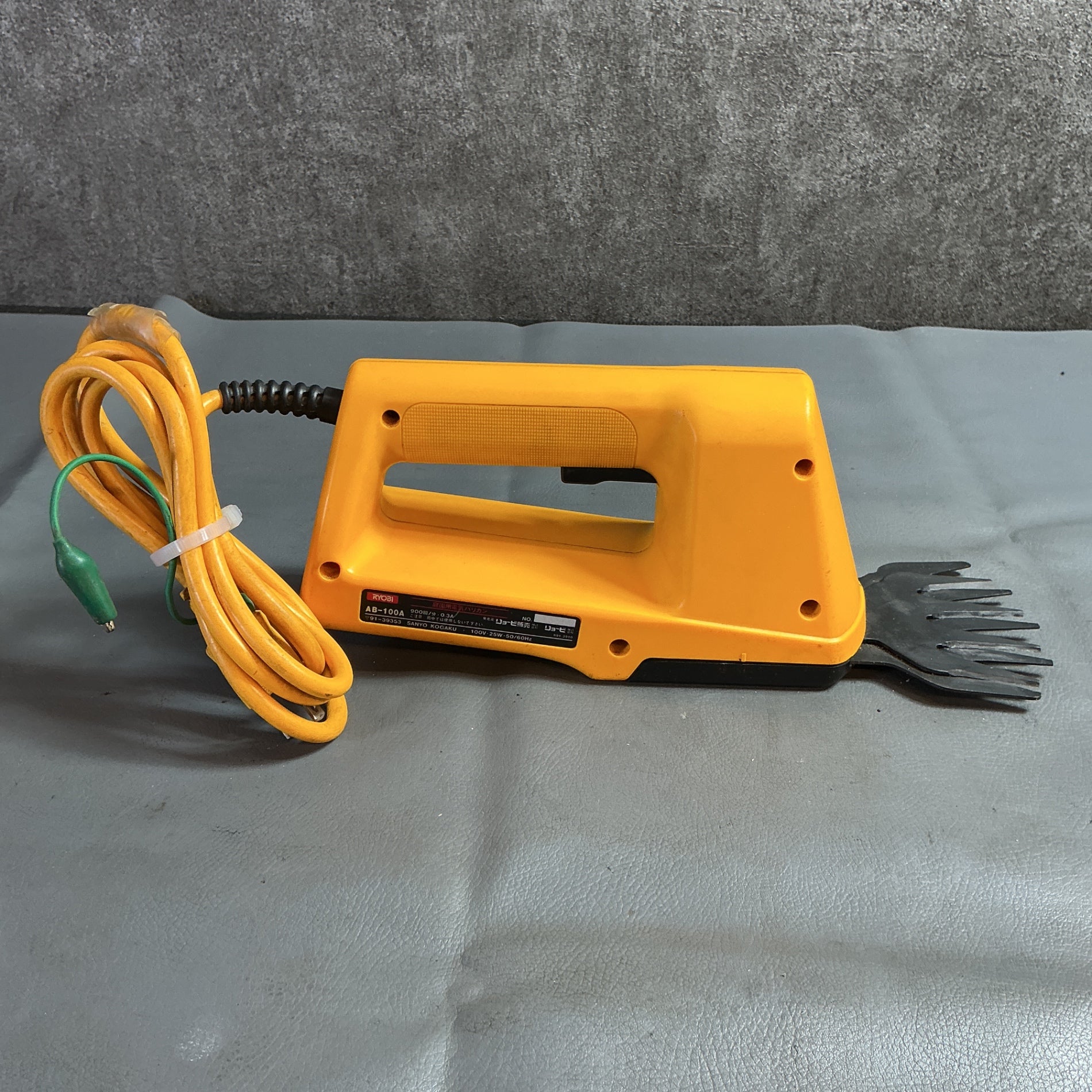 【中古】RYOBI リョービ　庭園用電気バリカン　AB-100A  【越谷店】