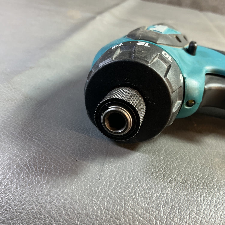 【中古】マキタ　10.8Vドライバドリル　DF030　※バッテリー無し  【越谷店】