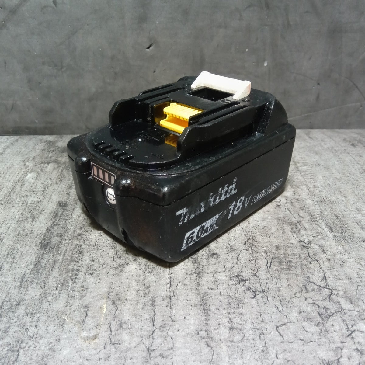リチウムイオンバッテリー 18V/6.0Ah BL1860B 【市川行徳店】 充電回数77回 ※バッテリーチェッカー付属無