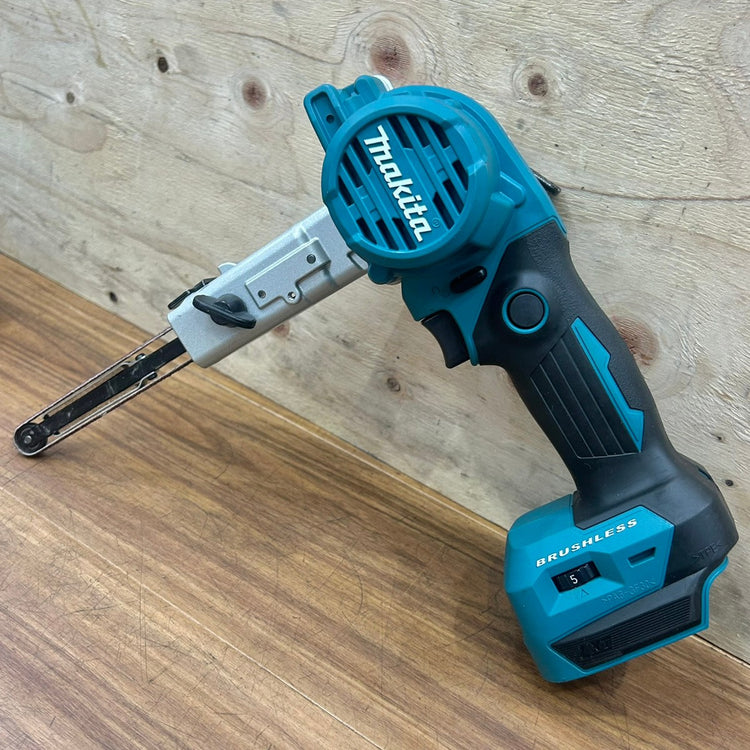 美品 マキタ (makita) コードレスベルトサンダー BS180DZ 本体のみ サンディングベルト付き 【船橋馬込店】