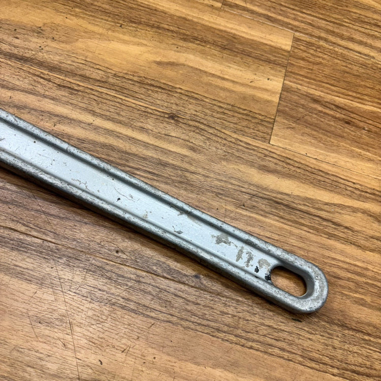 MCC 900mm コーナーパイプレンチ 【船橋馬込店】
