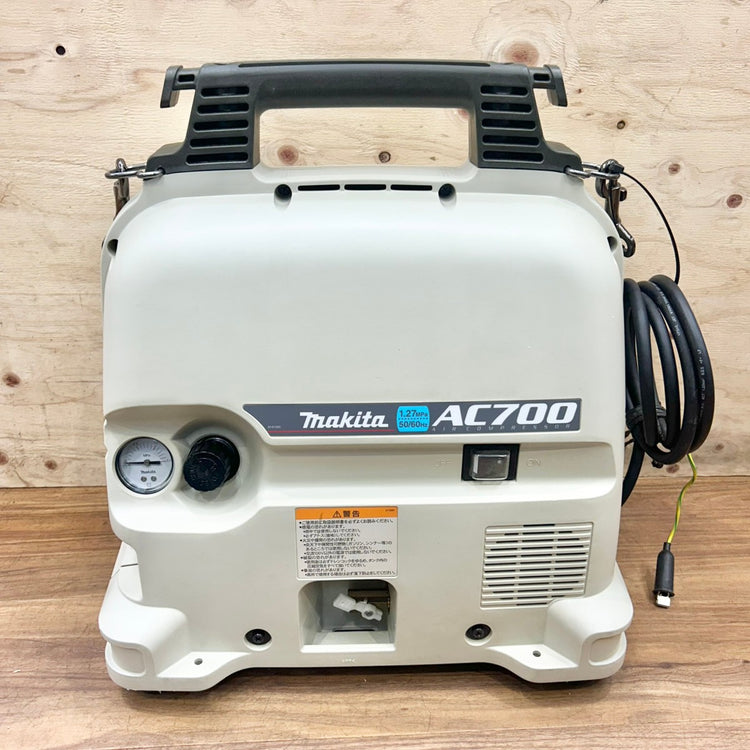 美品 Vベルト新品交換済み マキタ (makita) エアコンプレッサー AC700 常圧専用 5L  【船橋馬込店】