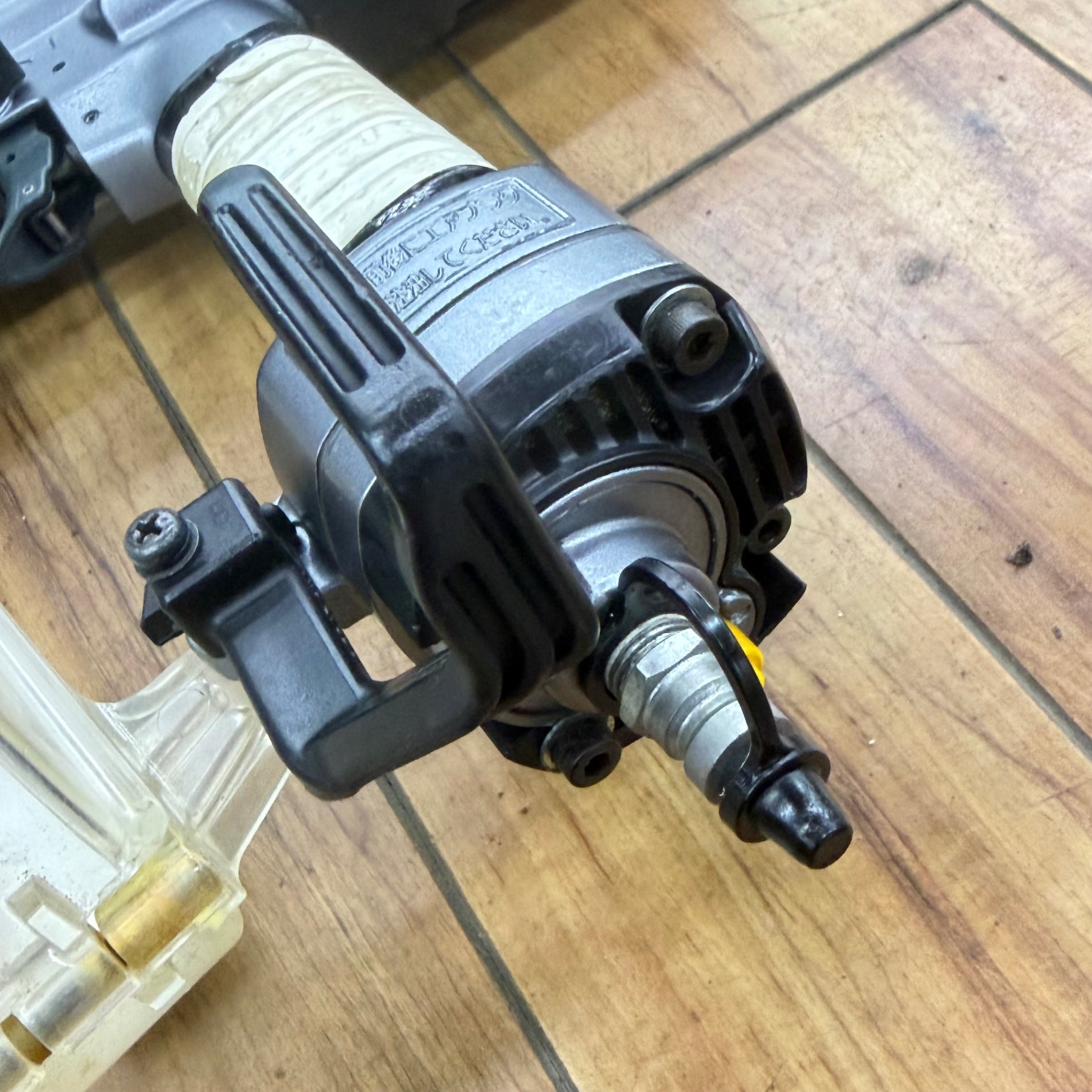 動作良好 高圧 4mm エアネジ打ち機 WF4H2(G) メタリックグレー【リライズ蓮田店】