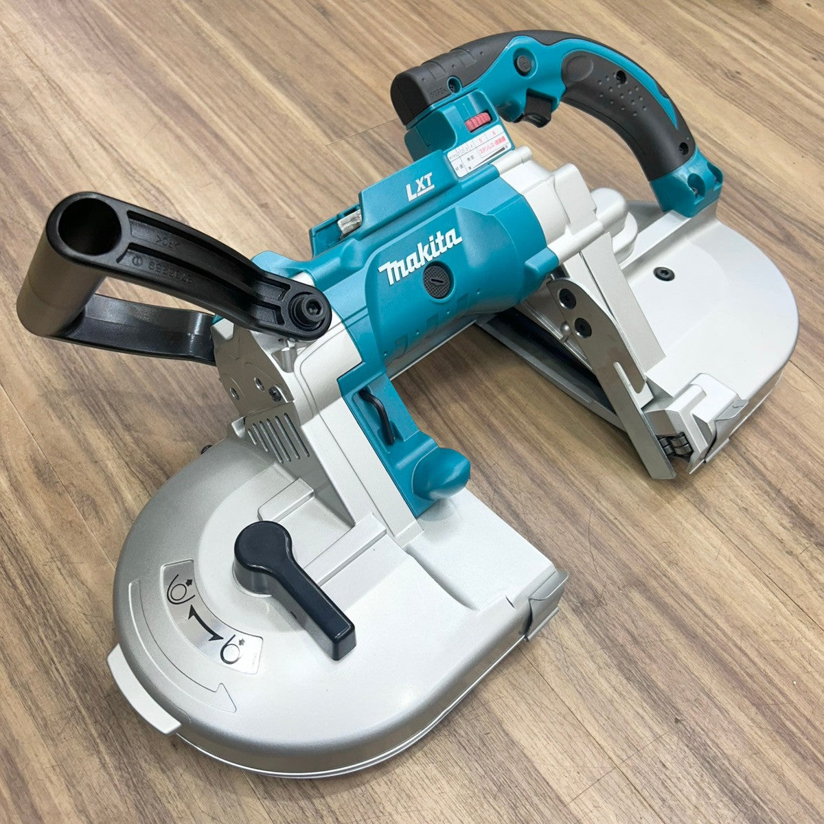 極美品 マキタ (makita) 18V コードレスバンドソー PB180DZ 本体のみ 替刃付き 【船橋馬込店】