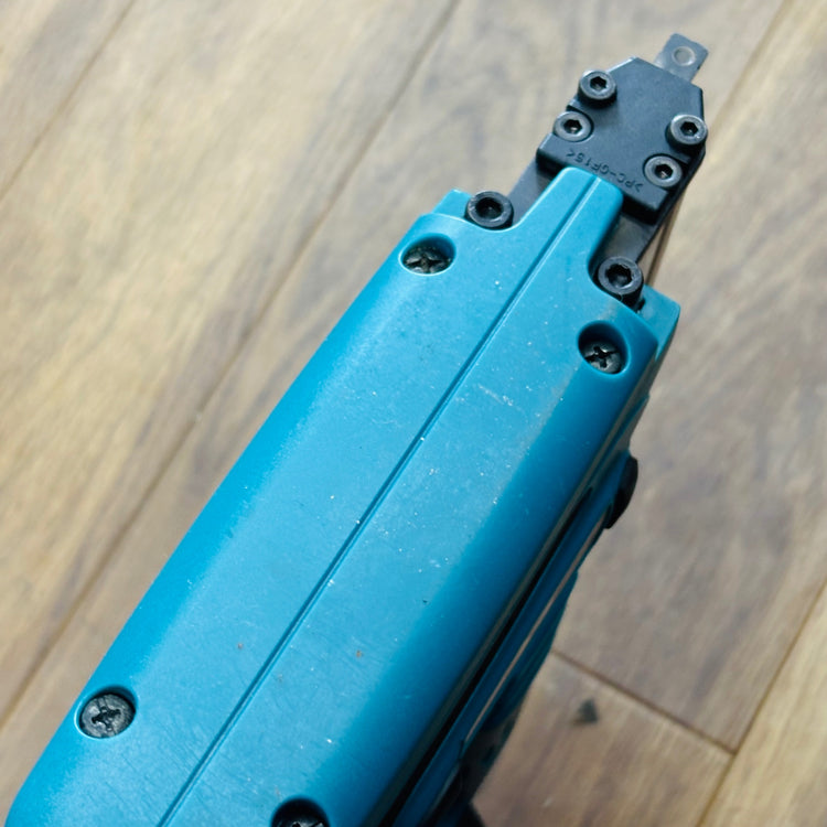 14.4V 肩幅4mm 充電式タッカ ST420D 本体のみ【リライズ蓮田店】
