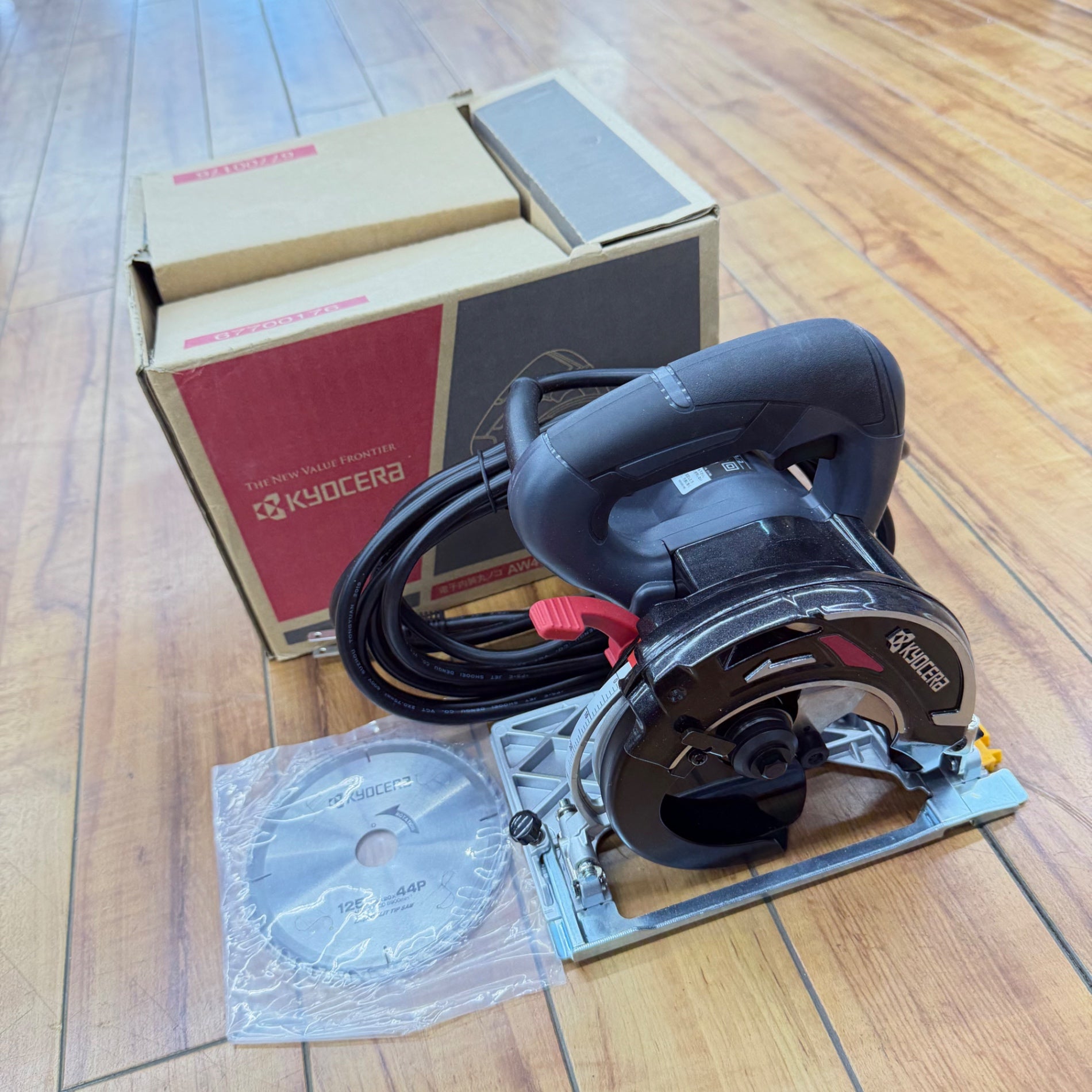 未使用品 京セラ(kyocera) 125mm電子内装マルノコ AW470ED 【リライズ蓮田店】