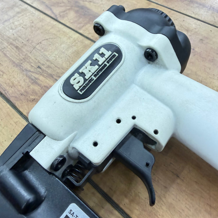 打ち込み動作良好 10mm エアタッカー T1025L 【リライズ蓮田店】