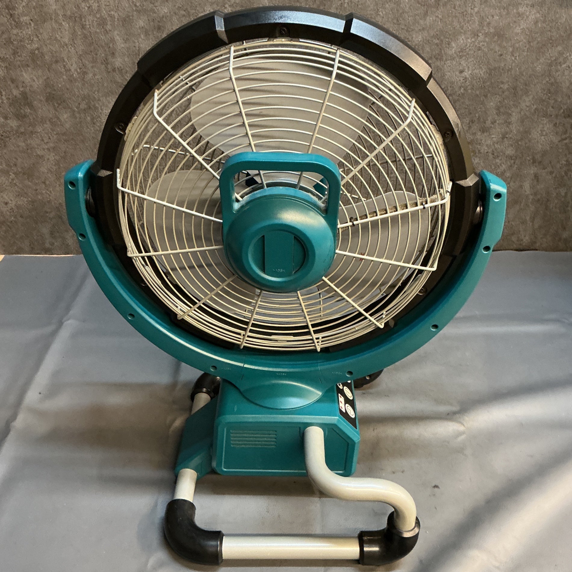 【中古】マキタ(makita) 充電式産業扇 CF300DZ  【越谷店】