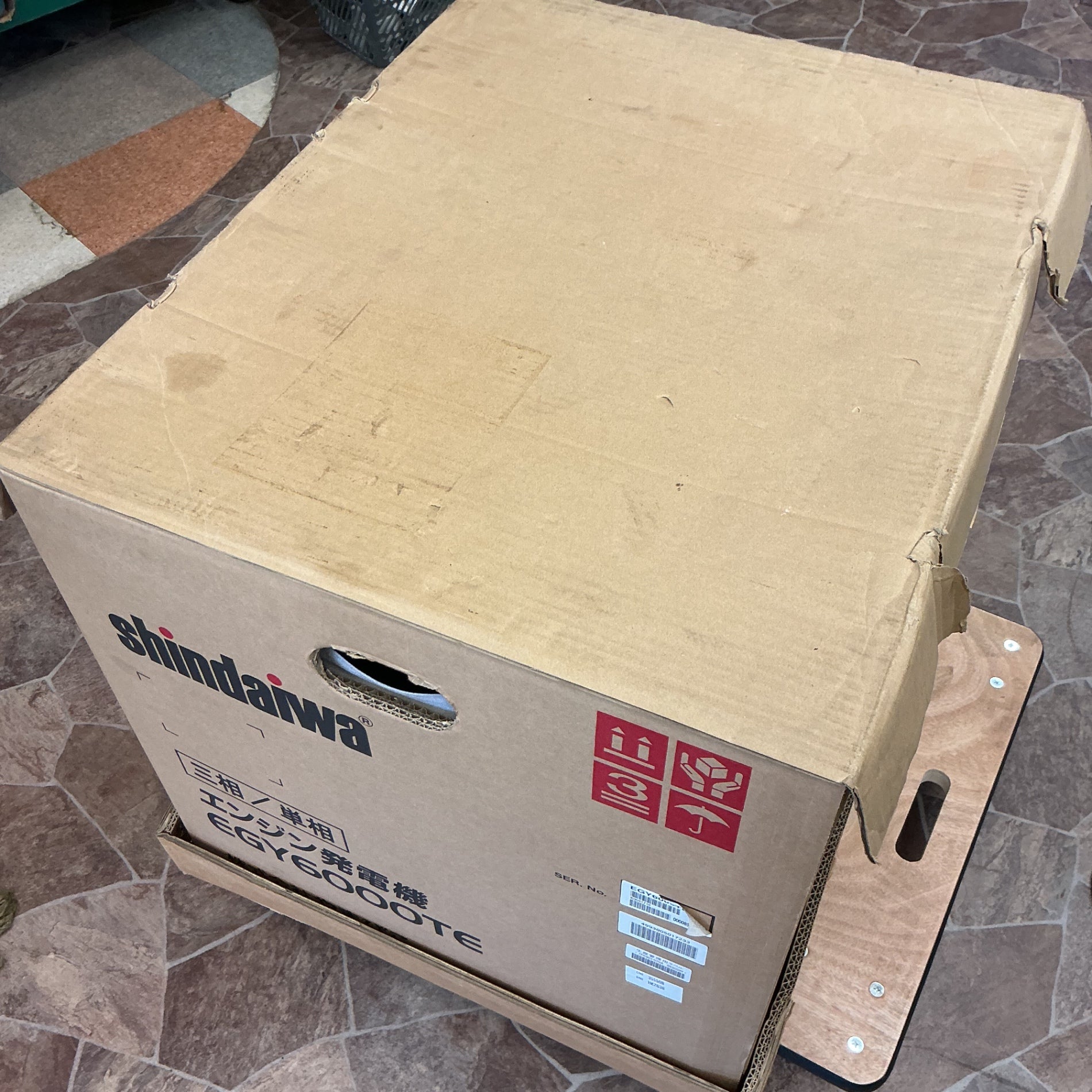 【未使用.店頭受け取り限定】 新ダイワ shindaiwa やまびこ EGY6000TE-A エンジン発電機  50Hz専用機 東日本向け 【越谷店】