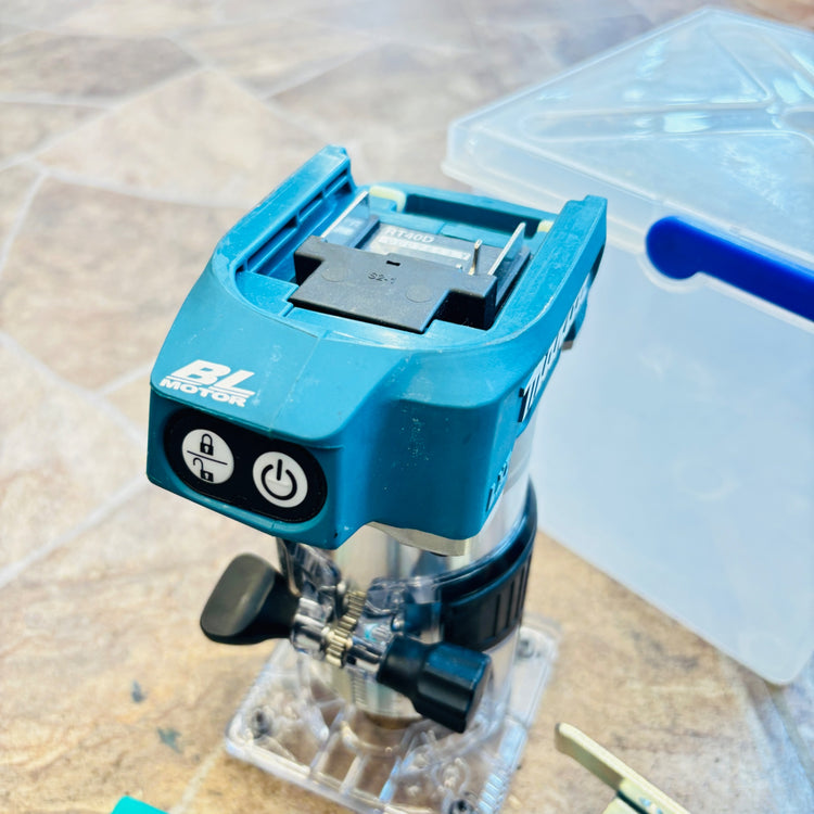 ◆マキタ(makita) コードレストリマ RT40DZ 【越谷店】