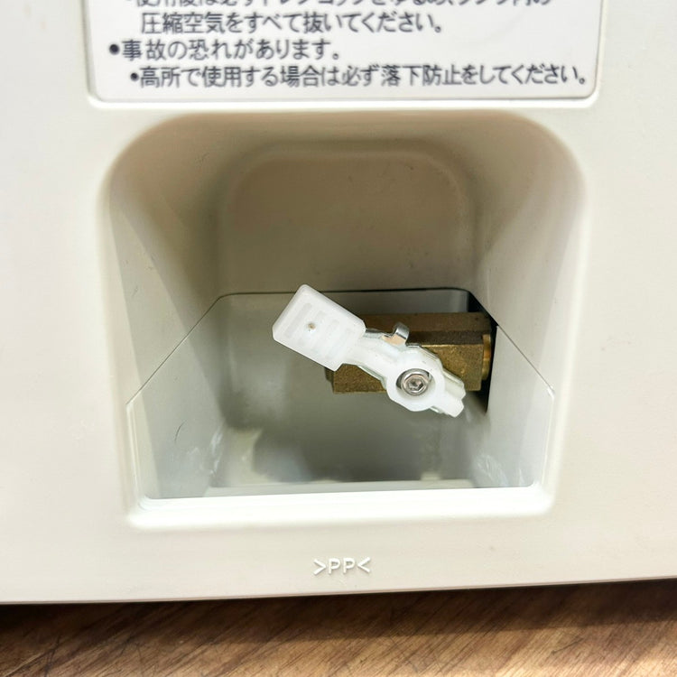 美品 Vベルト新品交換済み マキタ (makita) エアコンプレッサー AC700 常圧専用 5L  【船橋馬込店】