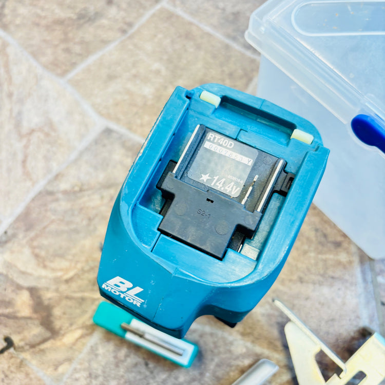 ◆マキタ(makita) コードレストリマ RT40DZ 【越谷店】