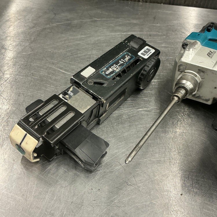 【中古】マキタ/makita コードレスオートパックスクリュードライバー FR451DZ  【越谷店】