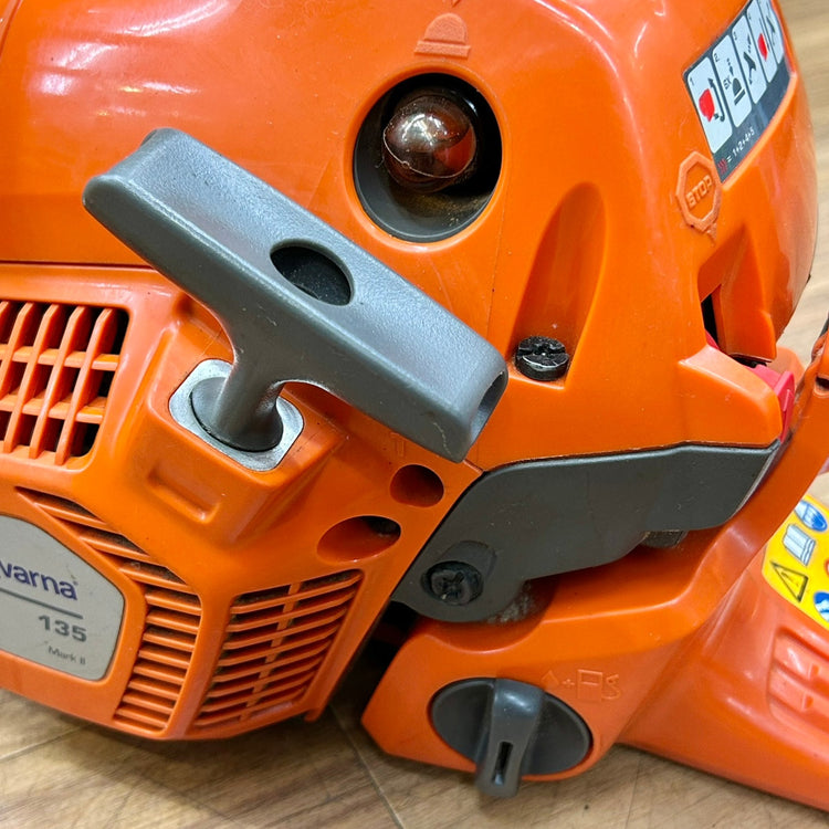 良品 ハスクバーナ (Husqvarna) エンジンチェーンソー 135MARKⅡ バーサイズ 35cm (14インチ) 【船橋馬込店】