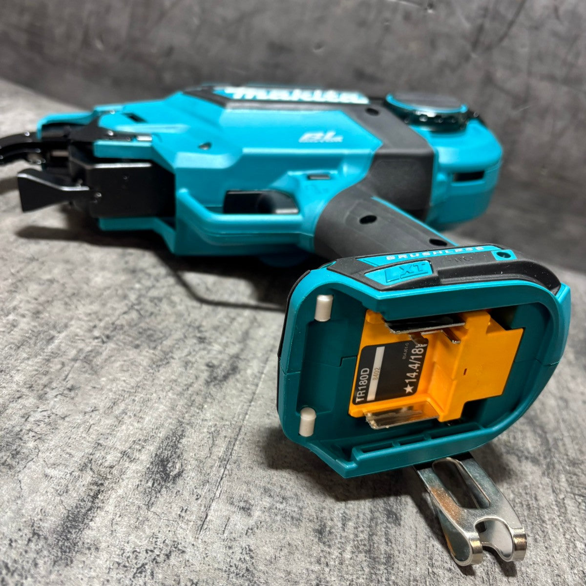 ◆マキタ(makita) コードレス鉄筋結束機 リバータイア TR180DRGX 【市川行徳店】