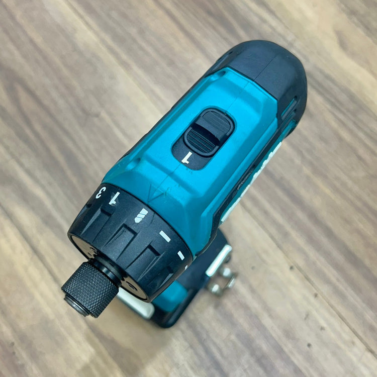 良品 マキタ (makita) 10.8V コードレスドリルドライバー DF033DSHX 【船橋馬込店】