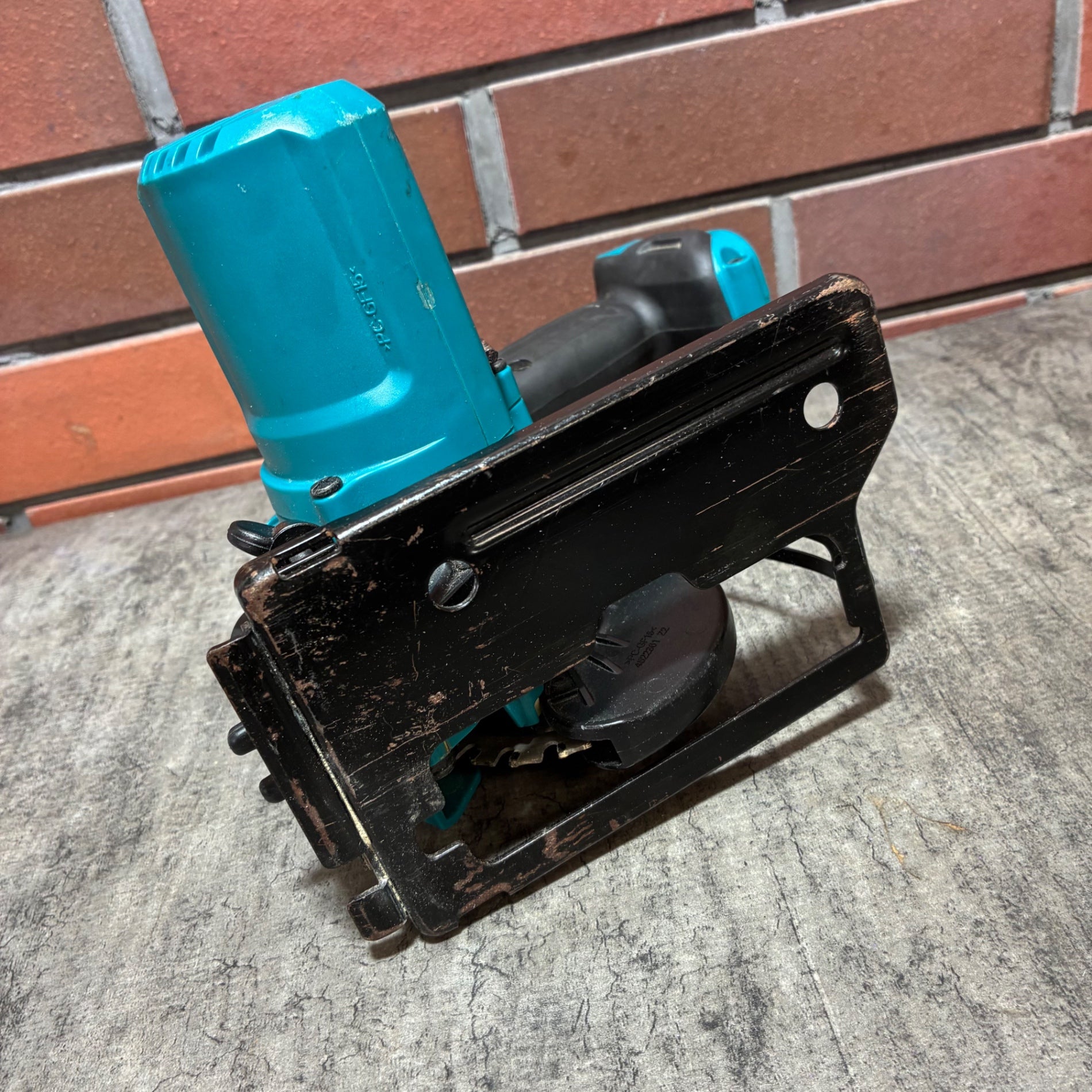 マキタ(makita) 10.8Vコードレス丸のこ HS301DZ 【市川行徳店】