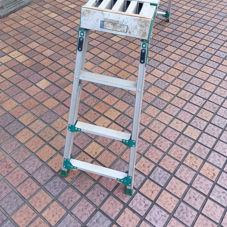 【店頭引取限定・発送不可】 伸縮天板・伸縮脚付足場台 VSR-2613FG 【市川行徳店】