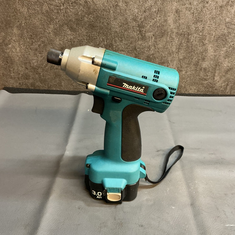 【中古】マキタ(makita) 9.6V インパクトドライバー 6990DRFSP ニッケル水素バッテリ  【越谷店】