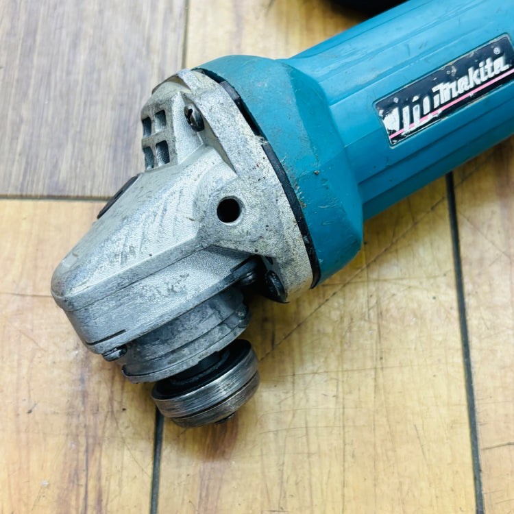 動作確認済み マキタ(makita) 100mm ディスクグラインダー 9533BLA 【リライズ蓮田店】
